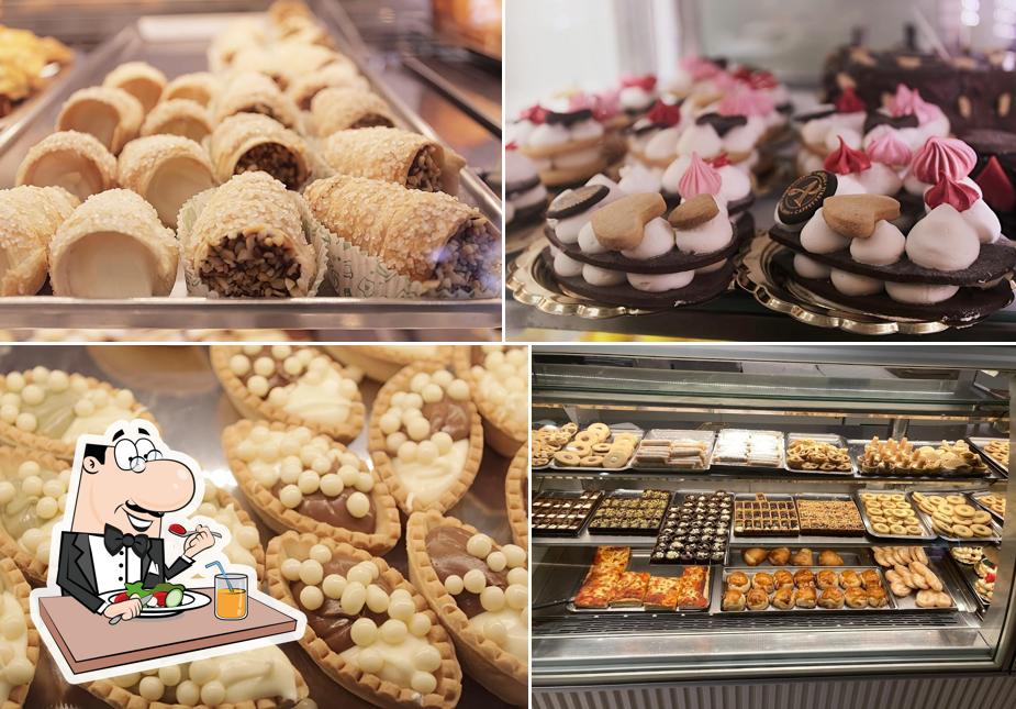 Platti al Bar Pasticceria Aurilia