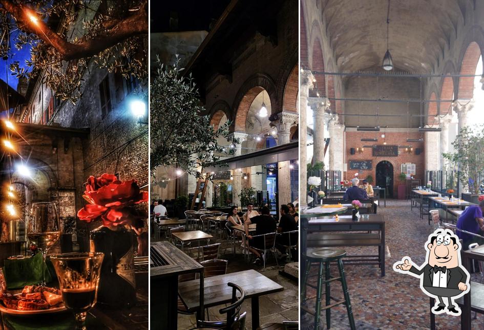 Dai un'occhiata agli interni di Caffè dei Mercanti