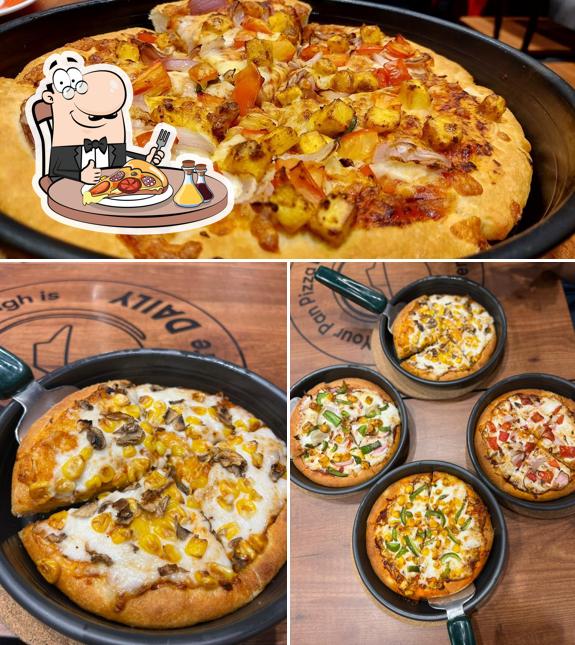 Get pizza at Pizza Hut Adarsh Nagar, Durg