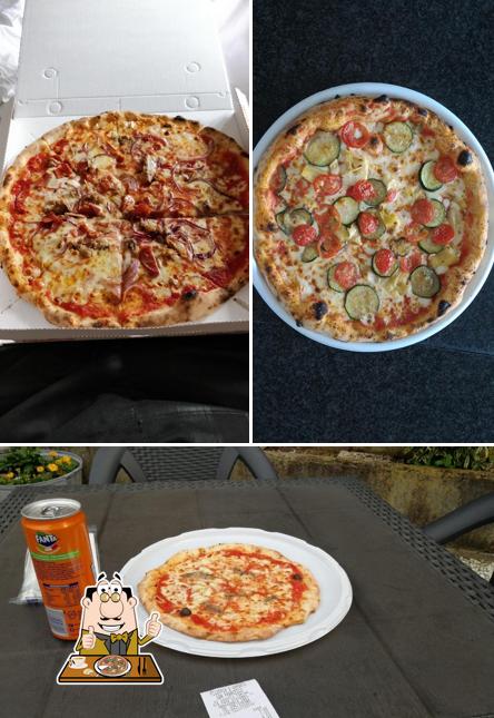 Prenditi una pizza a Pizzeria San Francesco di Saverio
