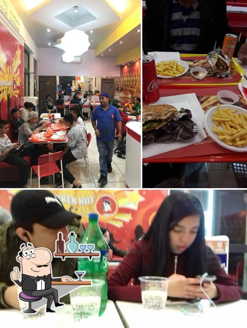 Gli interni di Chicken Hut