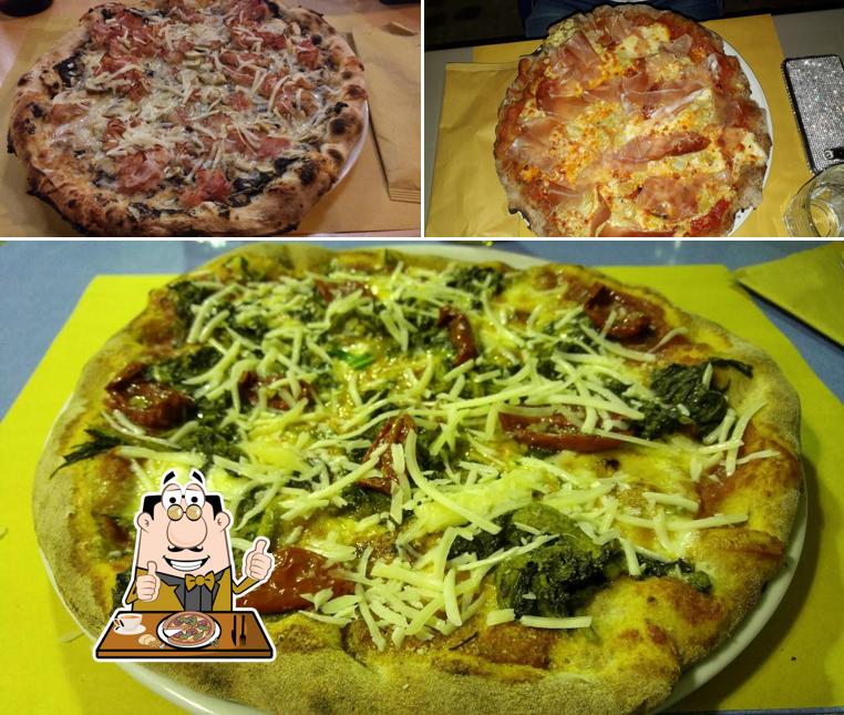 A Pizzeria Pura Follia, puoi provare una bella pizza