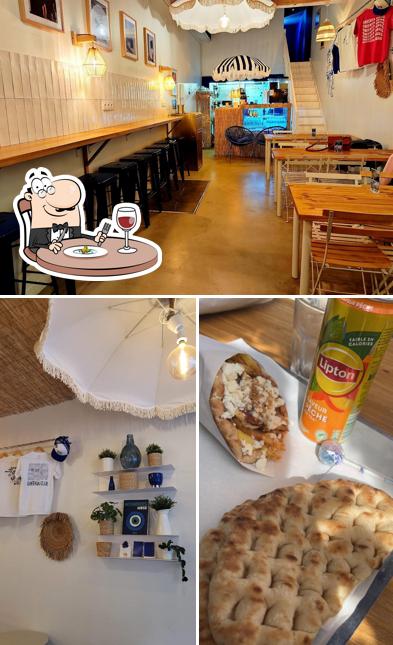 La nourriture et intérieur du restaurant
