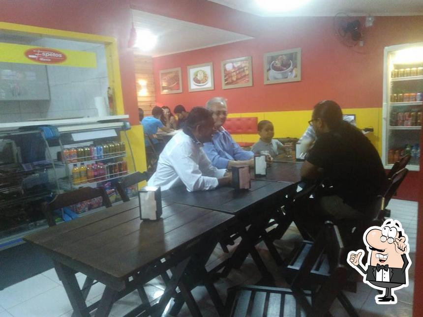 O interior do Espetos Mania