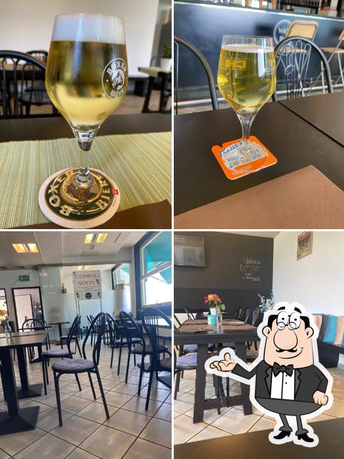 Siediti a un tavolo di Wide Bar