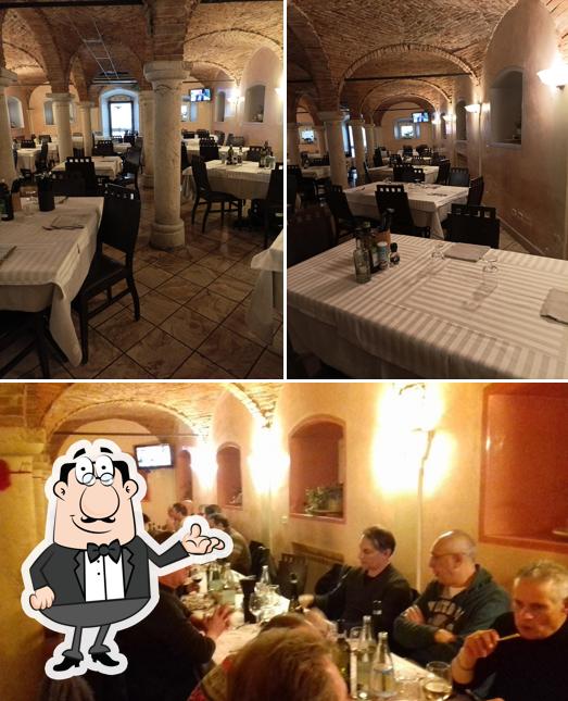Gli interni di Ristorante Antica Corte di Feroldi . Snc