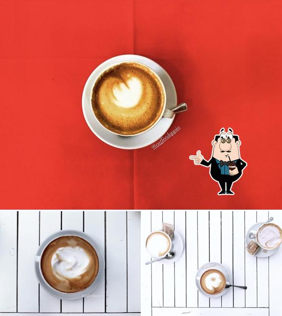 Goditi un drink a Tahiti Cafè via Carini Roma