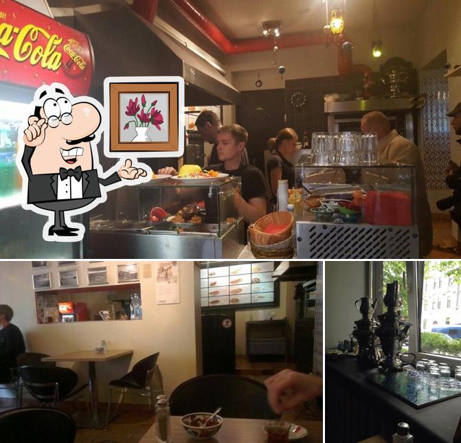 Installez-vous à l'une des tables de Foodbox kebab