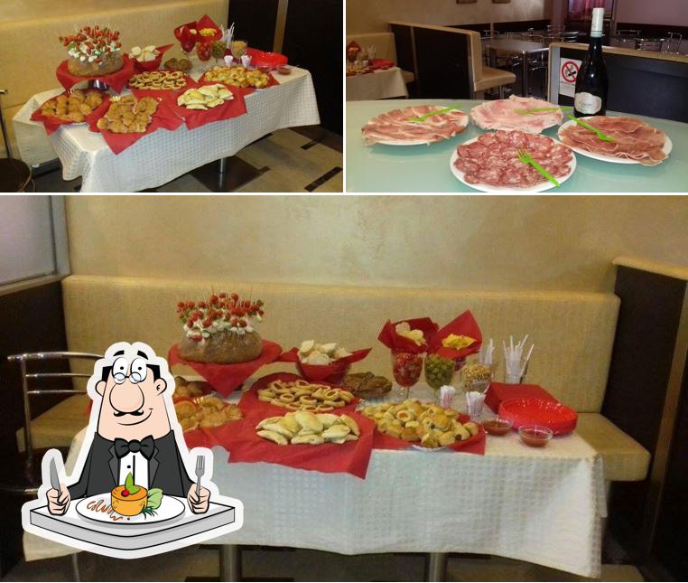 Cibo al Cordial Bar Di Faini Marco E Flavio & C. Snc