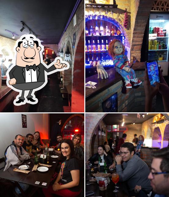 Veja imagens do interior do Fantasmagória Bar