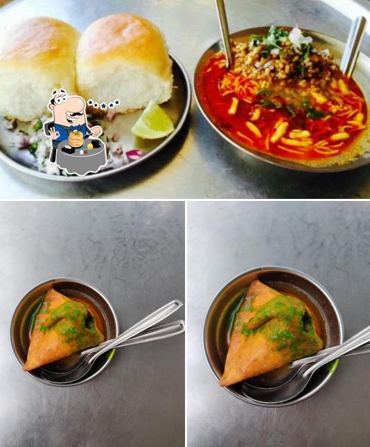 Food at Jayant Samosa