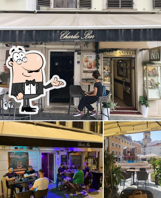 Dai un'occhiata agli interni di Charlie Bar