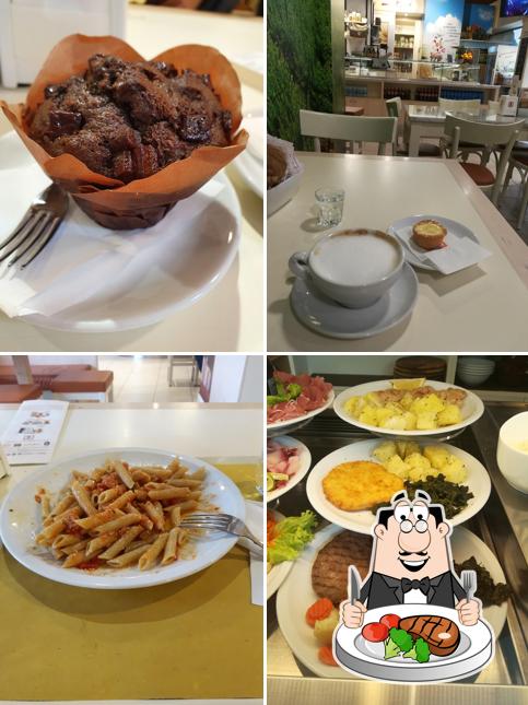 Prenditi i un pasto a base di carne a Giornale & Caffe