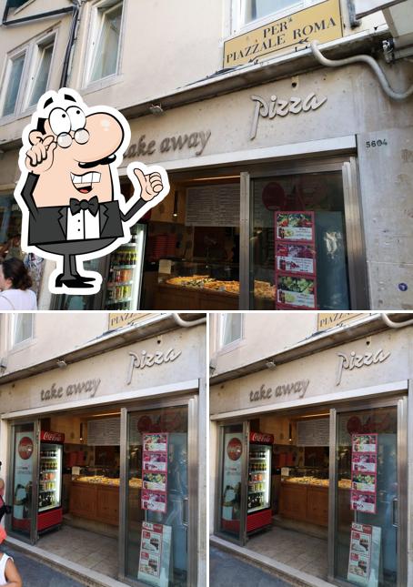 Gli interni di Take Away Pizza