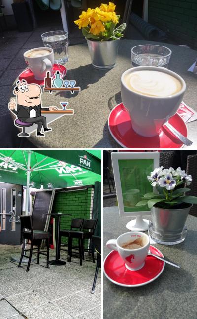 Dai un'occhiata agli interni di Caffe bar B2