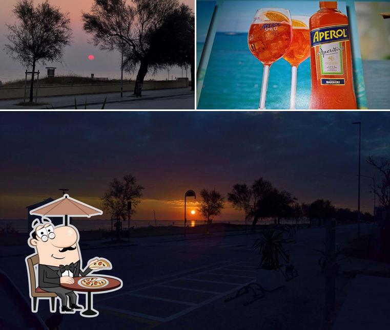 La foto di esterno e alcol da Relax caffè