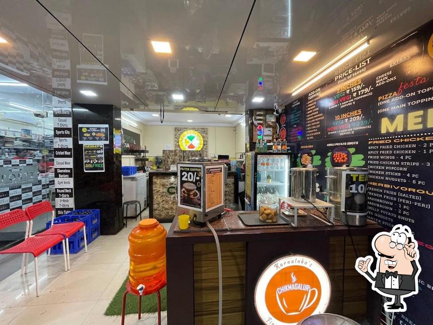 The interior of CREA la tua Pizza