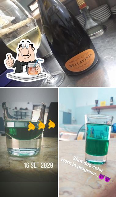 Prenditi un drink dal menu