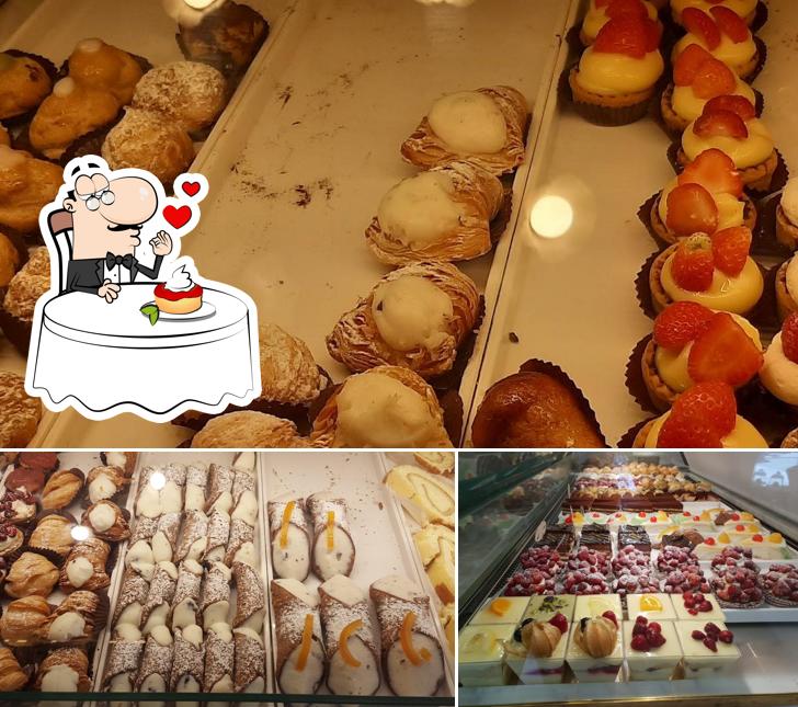Pasticceria Costa serve un'ampia varietà di dolci