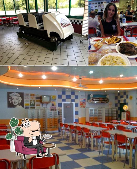 Dai un'occhiata agli interni di Drive-in