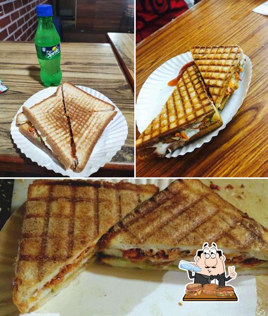 Order a sandwich at RollaRappa