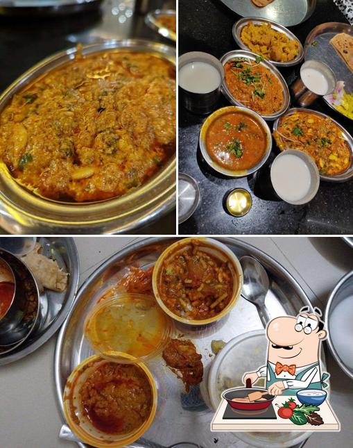 Chicken curry at Shree Kathiyawadi Khadki