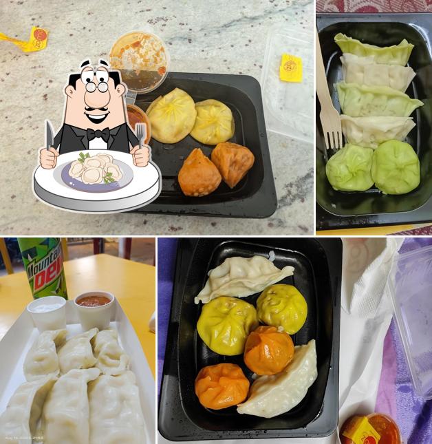 Dumplings at Zomoz - The Momo Company