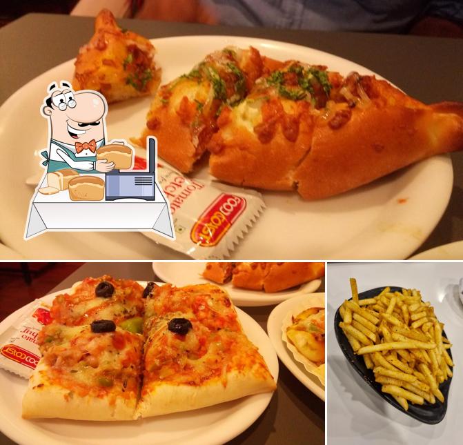 Garlic bread at Dolphin Bakes ‘N’ Ice Creams