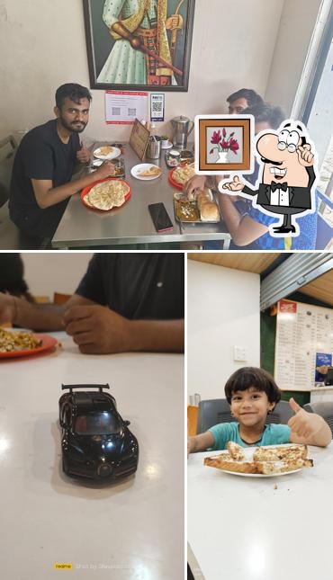 The interior of Sudama Bhel