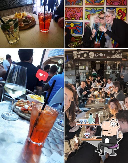 Dai un'occhiata agli interni di Art Coffee