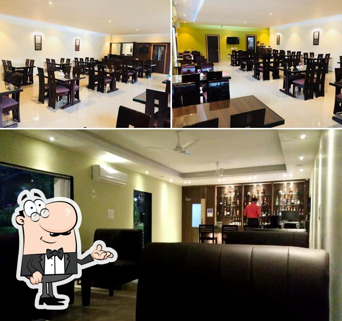 The interior of Lalli's Family Restaurant & Bar