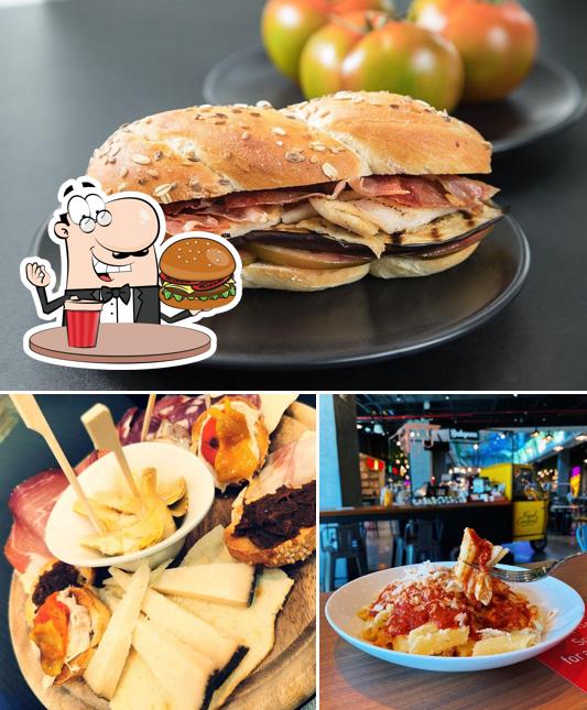 Ordina un hamburger a Nam Cafè