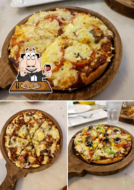 Order pizza at Fida Bistro Cafe