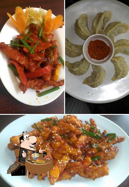 Food at RR Noodles Express