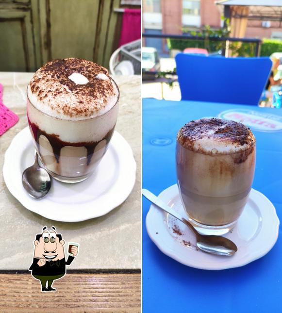 Cafè Convivium propone un'ampia gamma di cose da bere