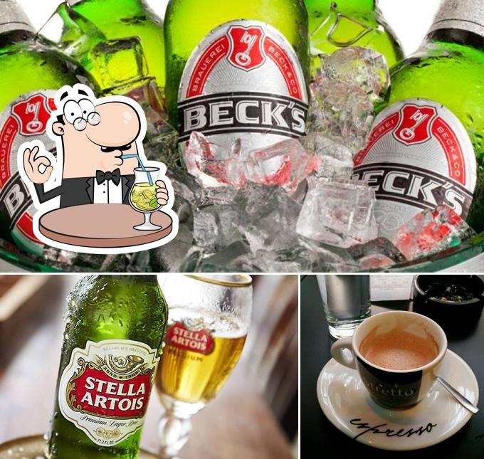 Goditi un drink dal menu