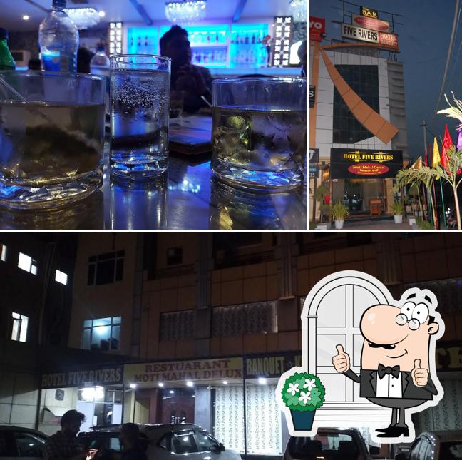 Among various things one can find exterior and beverage at Moti Mahal Delux