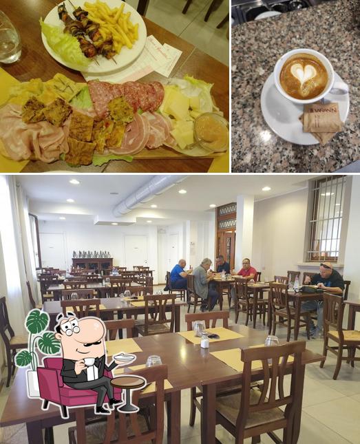 Tra le varie cose da Trattoria del Semaforo si possono trovare la interni e cibo