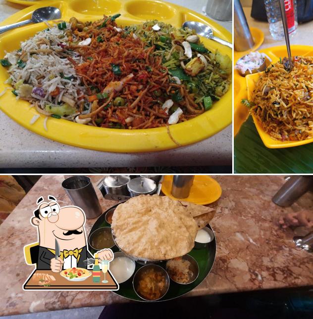 Pad thai at Hotel Ponrayar (Kosamadam Branch)