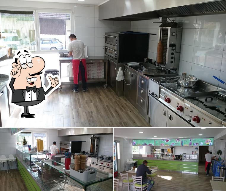 Siediti a un tavolo di Sammoo's Cafe & Pizzeria