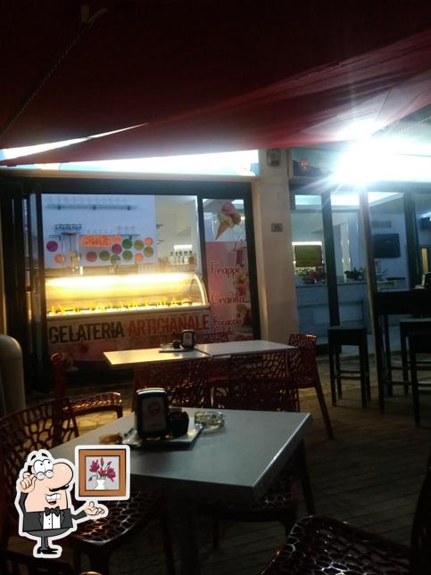 Gli interni di Bar Tobago