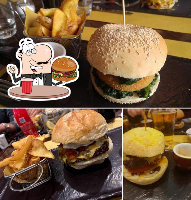 Ordina un hamburger a Hamburgeria La Perla Saronno