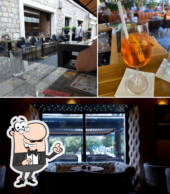 Dai un'occhiata agli interni di Martinino Cocktail & Caffe Bar