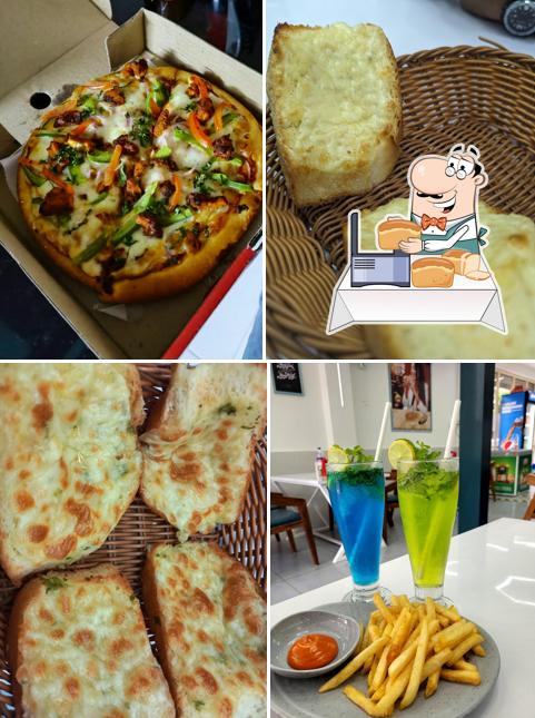 Garlic bread at Looco's Pizza Thrissur Paravattani