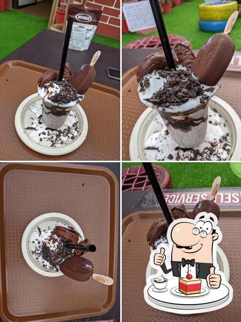 THE STREET CAFE CLUB provides a variety of sweet dishes