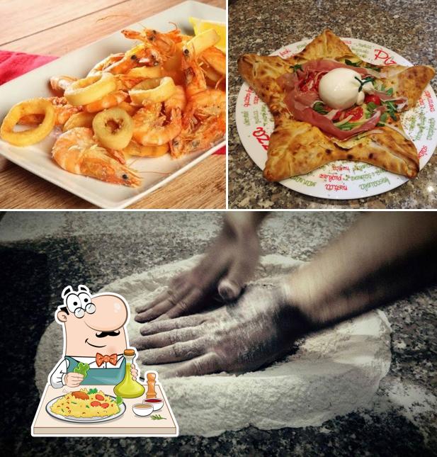 Tra le varie cose da Pizzeria La Bella Napoli si possono trovare la cibo e esterno