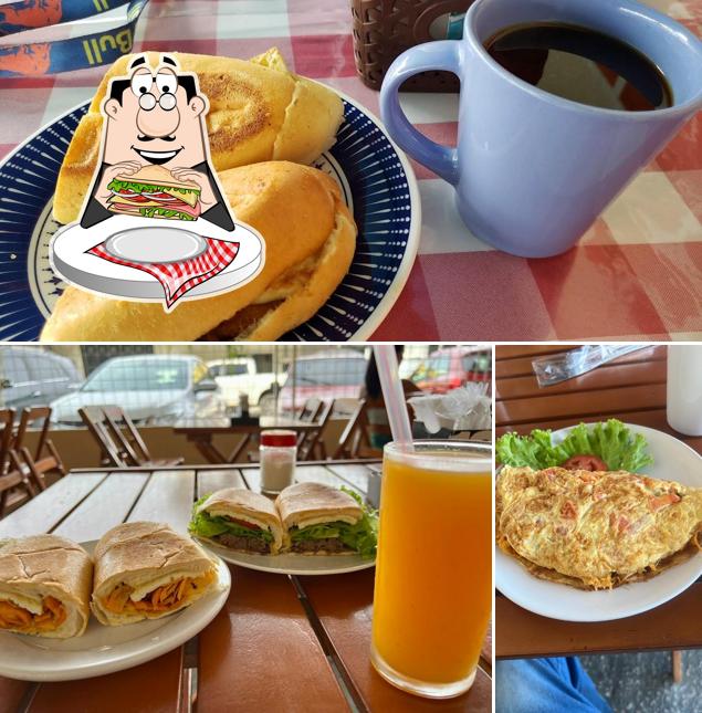 Clube sanduíches em Café das Flores