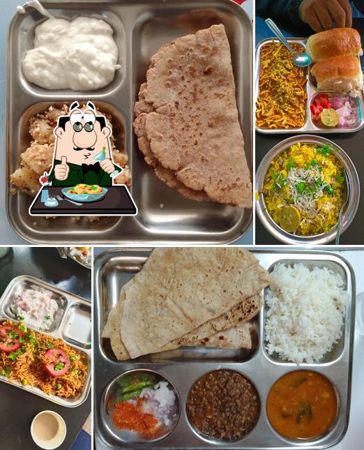 Meals at Mauli vade ani maitri Tea