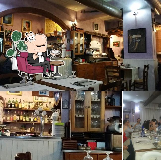 Tra le varie cose da La taverna di Castruccio si possono trovare la interni e tavolo da pranzo