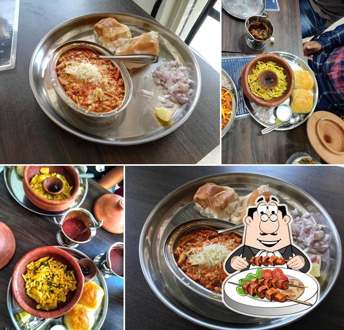 Food at Satari Katta Misal House